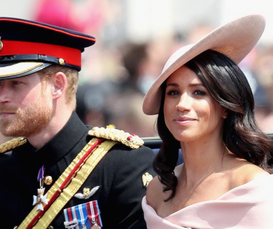 Какое правило королевского этикета нарушила Меган Маркл на дне рождения Елизаветы II?