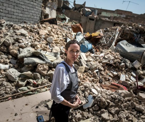 Что Анджелина Джоли делает в Ираке?