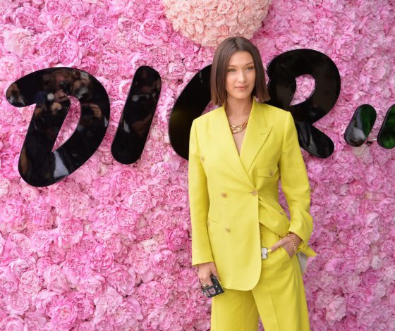 Она сияет! Белла Хадид в Париже с новой стрижкой