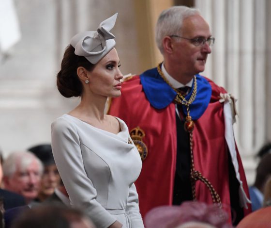 Очень худая Анджелина Джоли на службе в Лондоне