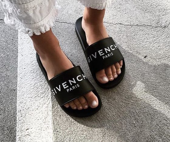 Топ-30 пар шлепанцев на любой вкус и кошелек