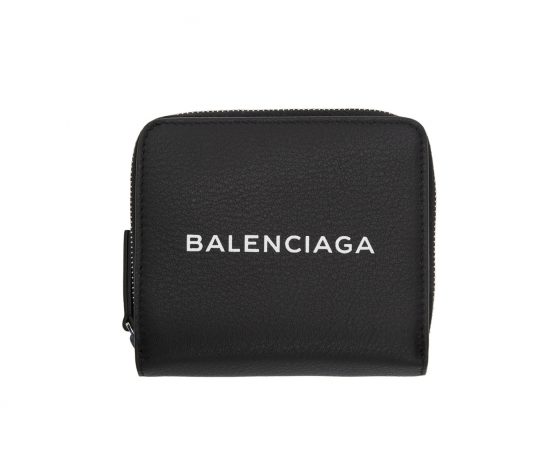 От сумок до брелоков: Balenciaga выпустили аксессуары с лого