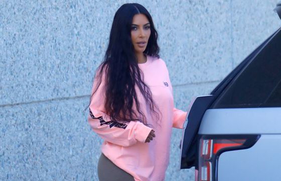 Ким Кардашьян замечена в Лос-Анджелесе. Угадаешь, в чем она?