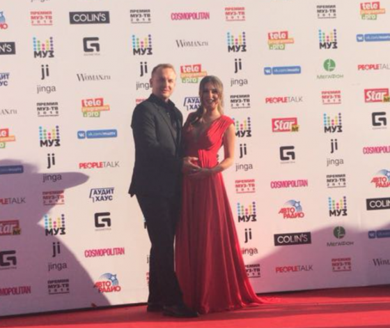 Беременная Нюша на премии МУЗ-ТВ