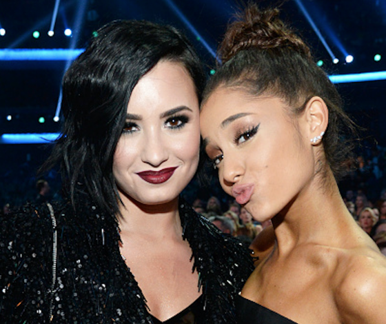 Неожиданно! Нашли двойника Арианы Гранде и Деми Ловато