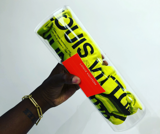 Как выглядит футболка, которую продают за 2 тысячи долларов?