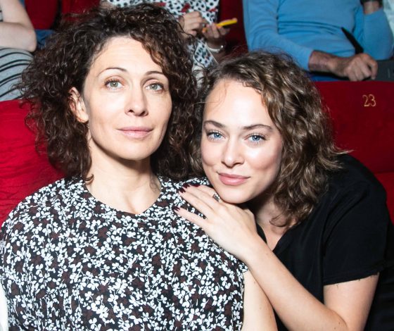 Ксения Раппопорт, Аглая Тарасова и Анна Михалкова на премьере фильма «Между рядами» 