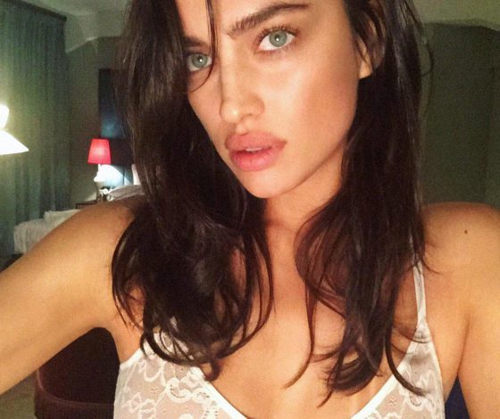 Побольше бы таких фото! Новое селфи Ирины Шейк в белье