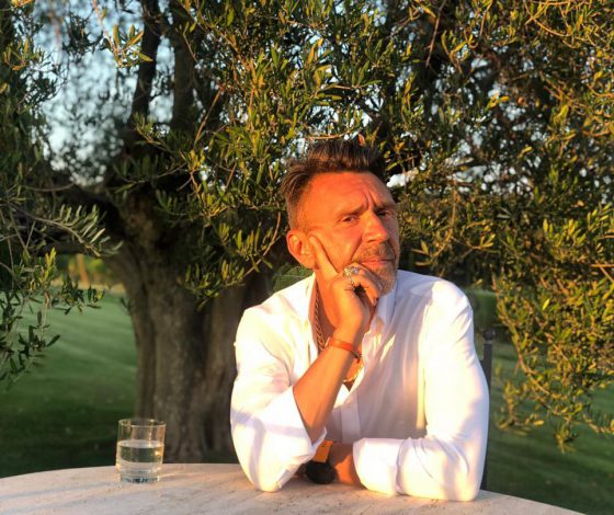 Это очень жестко! Что написал Сергей Шнуров в удалённом стихе о Ксении Собчак?