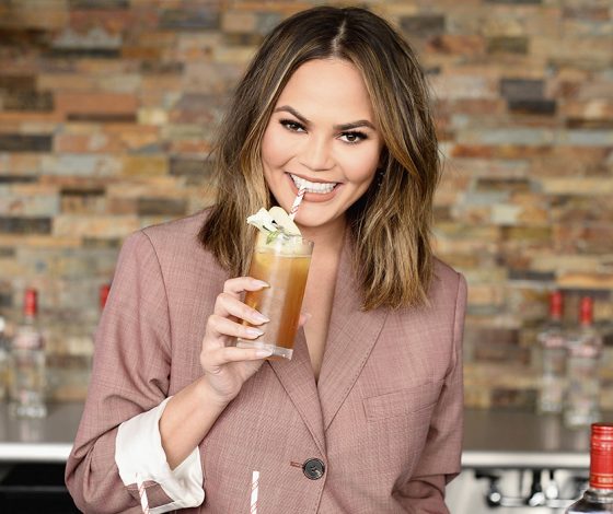 Крисси Тейген опять всех обошла: выпускает косметику, навеянную кулинарией