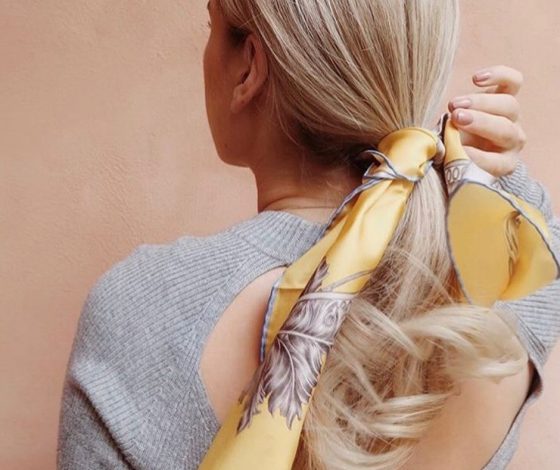 Как носить шелковый платок этим летом?