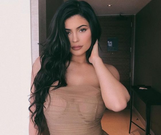 Тест: на кого из звезд ты похож по манере делать селфи