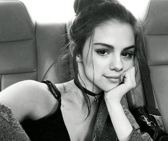 У Селены Гомес был тяжелый месяц! Что делает певица в Калифорнии?