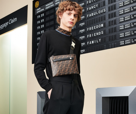 Логомания все еще в тренде. Новый лукбук Fendi подтверждает!