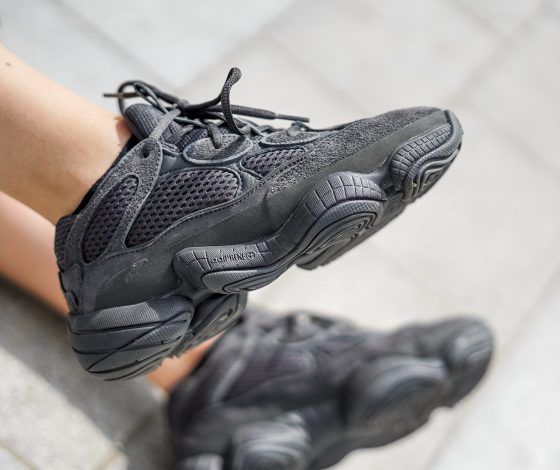 Как в Instagram носят новые черные Yeezy Boost?