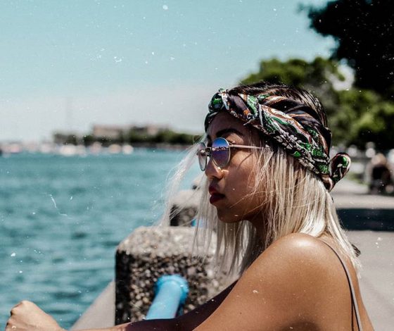 Замена дорогим средствам: разбираемся, зачем спать в шелковом платке