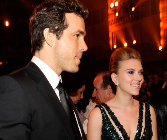 Звезда Marvel рассказал о необычном подарке на свадьбу Скарлетт Йоханссон и Райана Рейнольдса