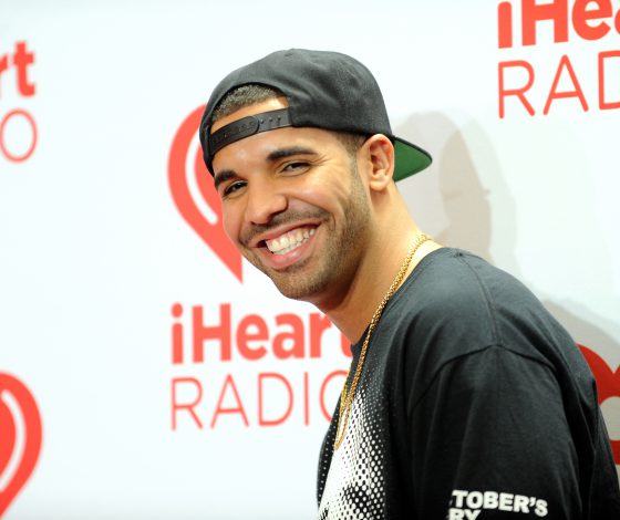 Дрейк может позволить себе все. Даже купить чехол на iPhone в 400 раз дороже, чем сам iPhone