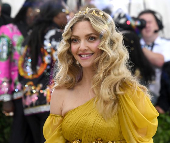 Видео дня: Аманда Сэйфрид, звезда фильма Mamma MIA! 2, поет песни ABBA