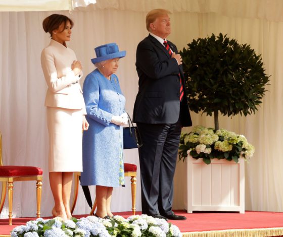 3 важных правила этикета, которые нарушил Трамп во время встречи с королевой