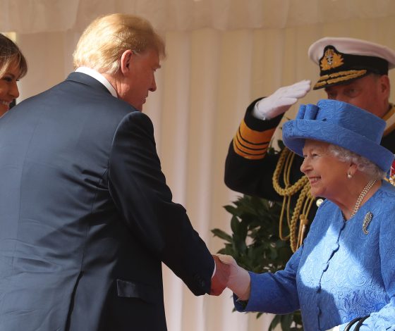 Дональд Трамп посоветовал Елизавете II лишить принца Гарри всех титулов. А ещё предсказал ему развод с Меган Маркл