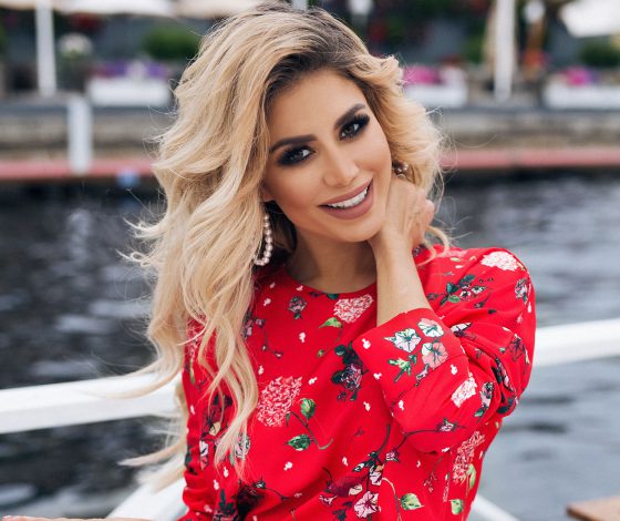 Белла Потемкина: в красном или черном? Голосуй!