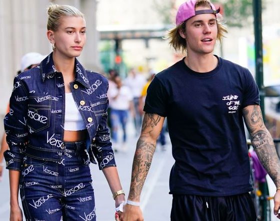 Как дела у Биберов? Он работает, она качает пресс