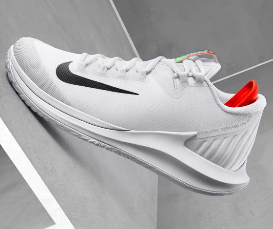 Ничего лишнего: Nike выпустил белоснежные кроссовки