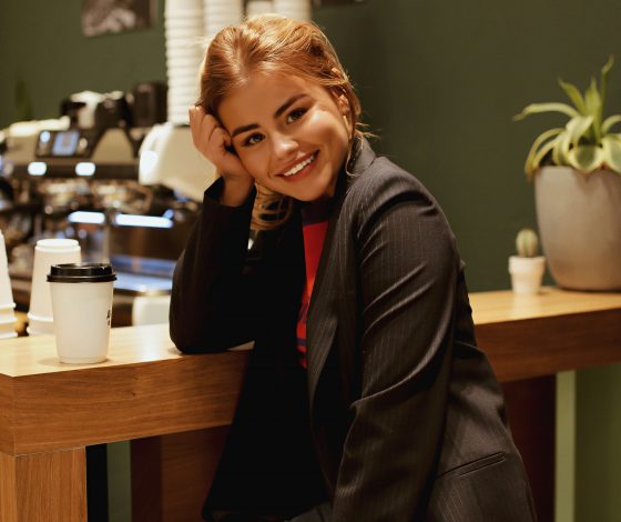 Где можно встретить Лелю Баранову, звезду сериала «Улица»?