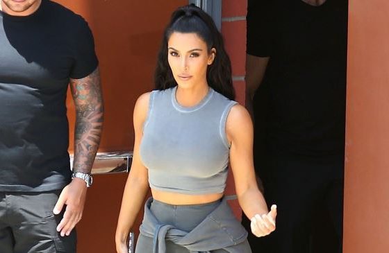 В сборе: сестры Кардашьян спешат на съемки своего шоу