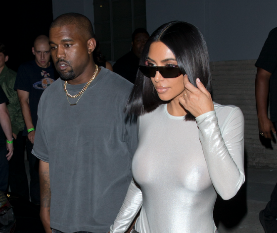 Канье Уэст подарил Ким новую машину. А она уже подобрала под нее парики!