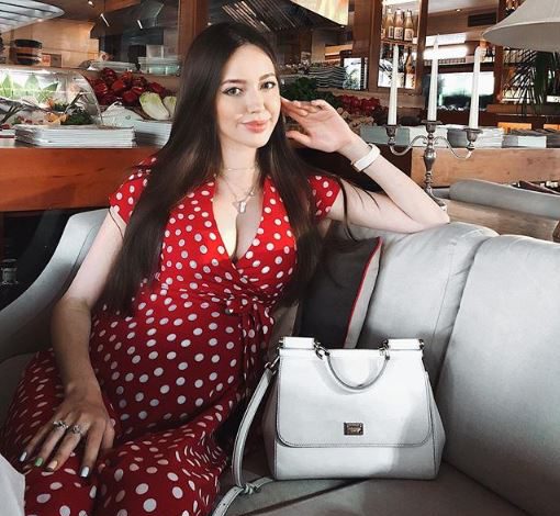 Фанаты Анастасии Костенко волнуются за ее здоровье. Беременная модель весит всего 56 килограммов!