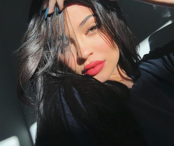 Новая обложка с Кайли Дженнер. Она совсем без косметики!