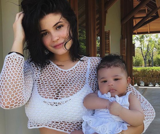 Цифра дня: сколько стоит костюм дочки Кайли Дженнер?