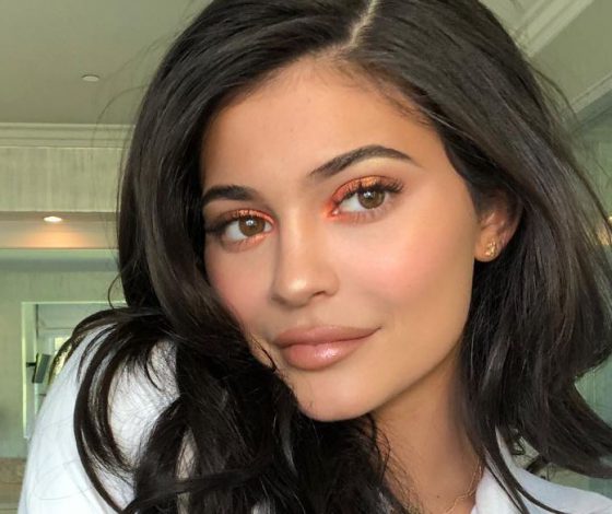 Где купить кроссовки, как у Кайли Дженнер?