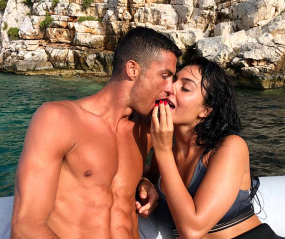 Чем занимается Роналду после Чемпионата мира? Отдыхает на яхте с любимой!