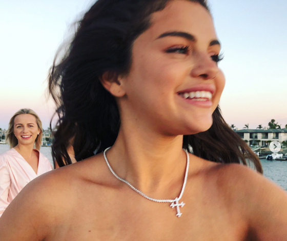 У неё все прекрасно: Селена Гомес ходит на свидания и зарабатывает миллионы на рекламе