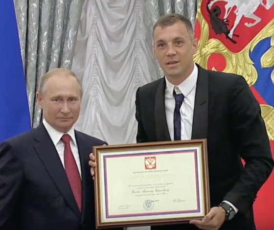 Пламенная речь Дзюбы и ордена почёта: как Путин наградил нашу сборную по футболу?