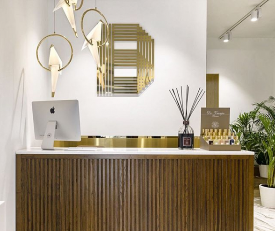 Где сделать макияж, как у Ким Кардашьян, безопасное окрашивание волос и самые красивые селфи?