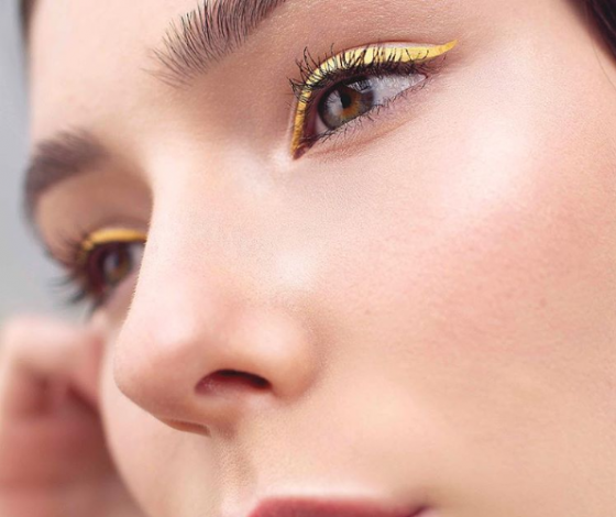 Самый яркий бьюти-тренд: почему этим летом тебе нужна желтая подводка?