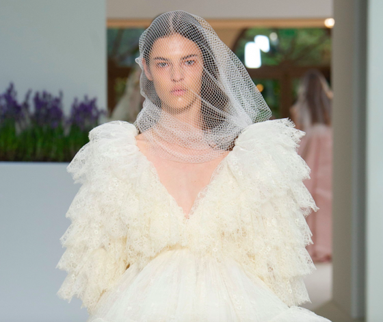 Топ-30 платьев с Недели высокой моды в Париже, в которых можно выйти замуж