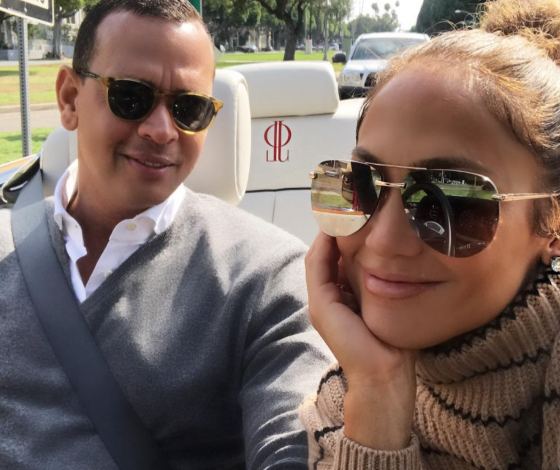 Помолвлены? У Дженнифер Лопес кольцо на том самом пальце! 