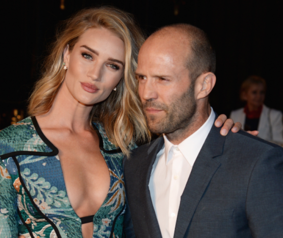 Горячо: Джейсон Стэтхем и Роузи Хантингтон-Уайтли целуются на пляже!