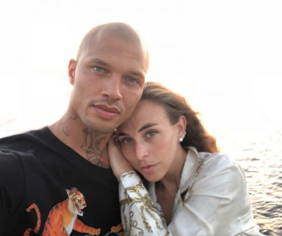 Все-таки расстались? Джереми Микс замечен с незнакомкой