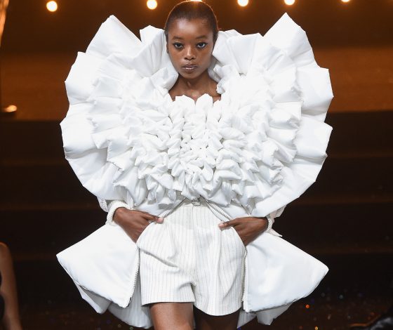 Viktor & Rolf повторили свои легендарные образы всех времен на показе Haute Couture 2018!