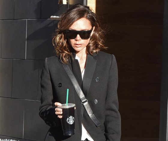 Готовимся к осени: самые крутые выходы звезд в черном. Бери на заметку!