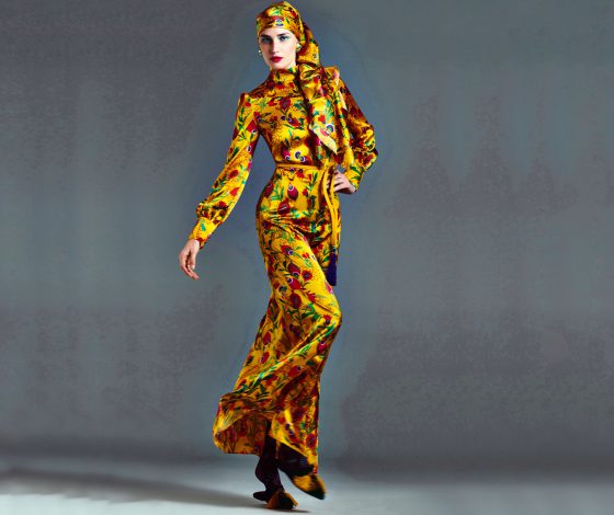 Роскошные вечерние платья, пайетки и фуксия в лукбуке A La Russe