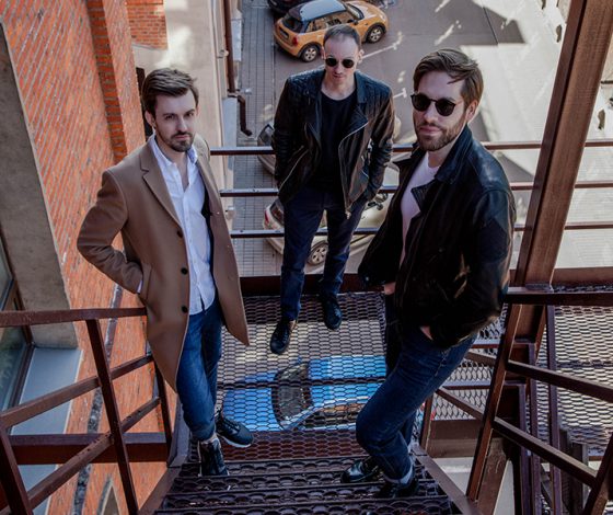 Как заработать миллион на смешных стикерах? Реальная история трех парней из Москвы