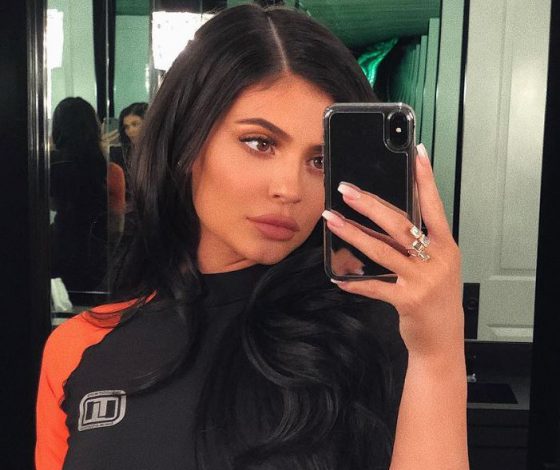 Топ-10 идеальных черных платьев, как у Кайли Дженнер