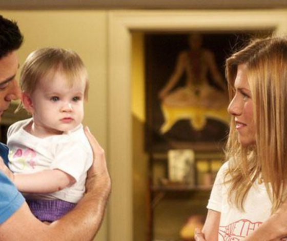 Малышка Эмма из сериала «Друзья» подросла и ответила на видеопослание из прошлого